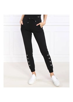 EA7 Spodnie dresowe | Regular Fit ze sklepu Gomez Fashion Store w kategorii Spodnie damskie - zdjęcie 164326725