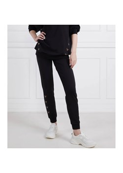 EA7 Spodnie dresowe | Regular Fit ze sklepu Gomez Fashion Store w kategorii Spodnie damskie - zdjęcie 164326776
