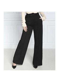 GUESS Spodnie z paskiem DARYL | Relaxed fit ze sklepu Gomez Fashion Store w kategorii Spodnie damskie - zdjęcie 164328469