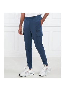 EA7 Spodnie dresowe | Regular Fit ze sklepu Gomez Fashion Store w kategorii Spodnie męskie - zdjęcie 164328537