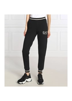 EA7 Spodnie dresowe | Regular Fit ze sklepu Gomez Fashion Store w kategorii Spodnie damskie - zdjęcie 164328848