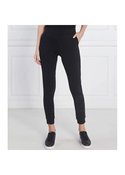 EA7 Spodnie dresowe | Slim Fit ze sklepu Gomez Fashion Store w kategorii Spodnie damskie - zdjęcie 164329236