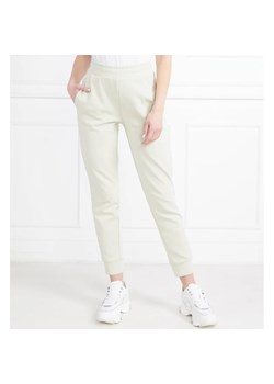 Calvin Klein Spodnie dresowe | Regular Fit ze sklepu Gomez Fashion Store w kategorii Spodnie damskie - zdjęcie 164329438