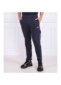 EA7 Spodnie dresowe | Regular Fit ze sklepu Gomez Fashion Store w kategorii Spodnie męskie - zdjęcie 164329717