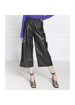 Pinko Skórzane spodnie PAPIKA | Cropped Fit ze sklepu Gomez Fashion Store w kategorii Spodnie damskie - zdjęcie 164330367