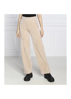 Juicy Couture Spodnie dresowe CAREY | Slim Fit ze sklepu Gomez Fashion Store w kategorii Spodnie damskie - zdjęcie 164330589