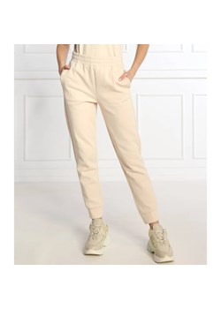 Calvin Klein Spodnie dresowe | Regular Fit ze sklepu Gomez Fashion Store w kategorii Spodnie damskie - zdjęcie 164331226