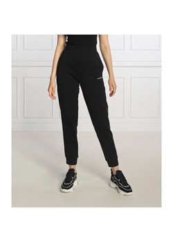 Calvin Klein Spodnie dresowe | Regular Fit ze sklepu Gomez Fashion Store w kategorii Spodnie damskie - zdjęcie 164331368