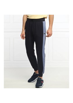GUESS ACTIVE Spodnie dresowe MERV | Regular Fit ze sklepu Gomez Fashion Store w kategorii Spodnie męskie - zdjęcie 164331559