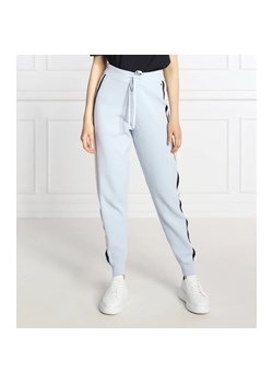 Tommy Hilfiger Spodnie dresowe | Regular Fit ze sklepu Gomez Fashion Store w kategorii Spodnie damskie - zdjęcie 164331826