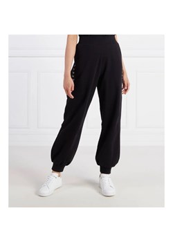 EA7 Spodnie dresowe | Regular Fit ze sklepu Gomez Fashion Store w kategorii Spodnie damskie - zdjęcie 164332169
