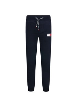 Tommy Hilfiger Spodnie dresowe | Regular Fit ze sklepu Gomez Fashion Store w kategorii Spodnie chłopięce - zdjęcie 164335407