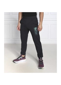 EA7 Spodnie dresowe | Regular Fit ze sklepu Gomez Fashion Store w kategorii Spodnie męskie - zdjęcie 164335467