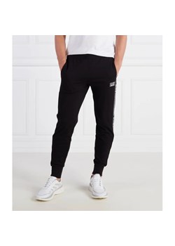 EA7 Spodnie dresowe | Regular Fit ze sklepu Gomez Fashion Store w kategorii Spodnie męskie - zdjęcie 164335795