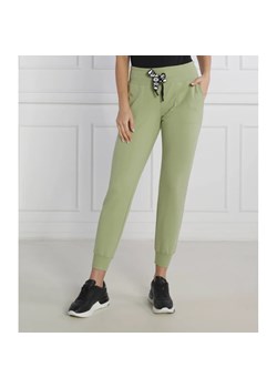 DKNY Sport Spodnie dresowe | Regular Fit ze sklepu Gomez Fashion Store w kategorii Spodnie damskie - zdjęcie 164337109