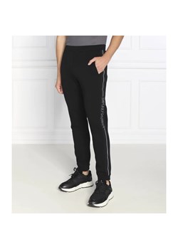 Emporio Armani Spodnie dresowe | Regular Fit ze sklepu Gomez Fashion Store w kategorii Spodnie męskie - zdjęcie 164337415