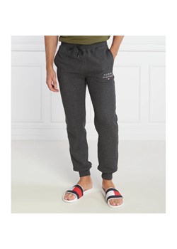 Tommy Hilfiger Spodnie dresowe HWK TRACK PANT QUILTED | Regular Fit ze sklepu Gomez Fashion Store w kategorii Spodnie męskie - zdjęcie 164337997