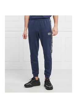 EA7 Spodnie dresowe | Regular Fit ze sklepu Gomez Fashion Store w kategorii Spodnie męskie - zdjęcie 164338047