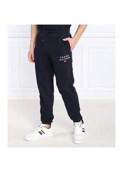 Tommy Hilfiger Spodnie dresowe | Regular Fit ze sklepu Gomez Fashion Store w kategorii Spodnie męskie - zdjęcie 164338145