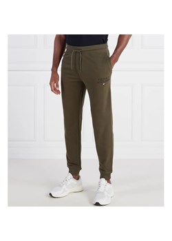 Tommy Hilfiger Spodnie dresowe | Regular Fit ze sklepu Gomez Fashion Store w kategorii Spodnie męskie - zdjęcie 164338649