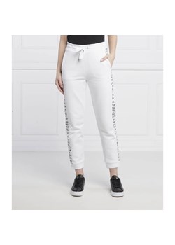 Armani Exchange Spodnie dresowe | Regular Fit | regular waist ze sklepu Gomez Fashion Store w kategorii Spodnie damskie - zdjęcie 164339998