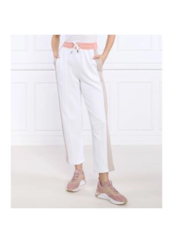 Armani Exchange Spodnie dresowe | Regular Fit ze sklepu Gomez Fashion Store w kategorii Spodnie damskie - zdjęcie 164340909