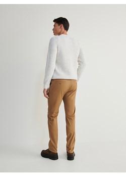 Reserved - Spodnie chino slim fit - brązowy ze sklepu Reserved w kategorii Spodnie męskie - zdjęcie 164343836