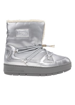 Buty Tommy Hilfiger Tommy Essential Silver Boots FW0FW07506-0IM - srebrne ze sklepu streetstyle24.pl w kategorii Śniegowce damskie - zdjęcie 164370026
