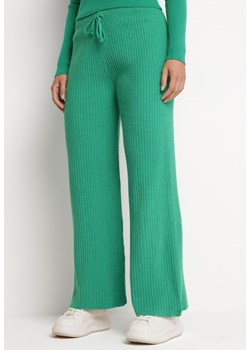 Zielone Spodnie Dresowe z Szerokimi Prążkowanymi Nogawkami Romese ze sklepu Born2be Odzież w kategorii Spodnie damskie - zdjęcie 164435959