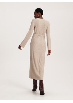 Reserved - Dzianinowa sukienka z paskiem - beżowy ze sklepu Reserved w kategorii Sukienki - zdjęcie 164437099