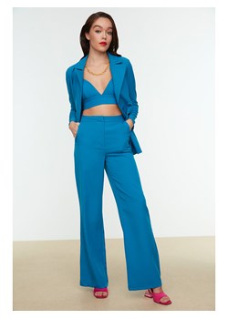 trendyol Spodnie w kolorze niebieskim ze sklepu Limango Polska w kategorii Spodnie damskie - zdjęcie 164444789