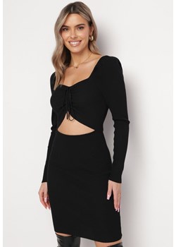 Czarna Sukienka Mini z Prążkowanego Materiału z Wycięciem i Wiązaniem Cerdosja ze sklepu Born2be Odzież w kategorii Sukienki - zdjęcie 164499555