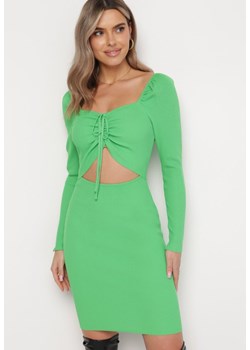 Zielona Sukienka Mini z Prążkowanego Materiału z Wycięciem i Wiązaniem Cerdosja ze sklepu Born2be Odzież w kategorii Sukienki - zdjęcie 164499565