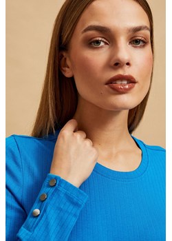 Prążkowana bluzka lazurowa ze sklepu Moodo.pl w kategorii Bluzki damskie - zdjęcie 164535998