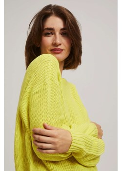 Sweter z okrągłym dekoltem limonkowy ze sklepu Moodo.pl w kategorii Swetry damskie - zdjęcie 164536106