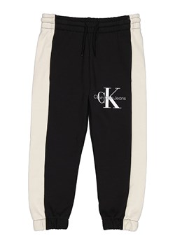 Calvin Klein Spodnie dresowe w kolorze czarnym ze sklepu Limango Polska w kategorii Spodnie chłopięce - zdjęcie 164563587