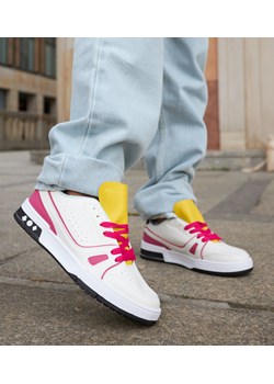 Biało-różowe sneakersy z żółtym językiem Archie ze sklepu gemre w kategorii Buty sportowe damskie - zdjęcie 164580746
