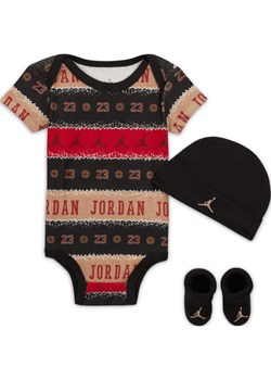 Trzyczęściowy zestaw z body dla niemowląt Jordan MJ Holiday 3-Piece Boxed Set - Czerwony ze sklepu Nike poland w kategorii Komplety niemowlęce - zdjęcie 164581575