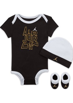 Trzyczęściowy zestaw z body dla niemowląt Jordan Holiday Shine 3-Piece Boxed Set - Czerń ze sklepu Nike poland w kategorii Komplety niemowlęce - zdjęcie 164581617