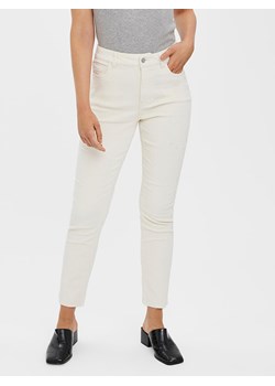 Vero Moda Spodnie sztruksowe &quot;Brenda&quot; w kolorze białym ze sklepu Limango Polska w kategorii Spodnie damskie - zdjęcie 164650198