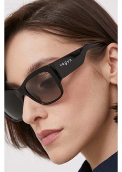 VOGUE okulary przeciwsłoneczne damskie kolor czarny 0VO5462S ze sklepu ANSWEAR.com w kategorii Okulary przeciwsłoneczne damskie - zdjęcie 164691875
