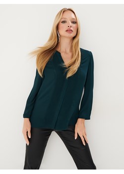Mohito - Zielona bluzka z dekoltem V - ciemny zielony ze sklepu Mohito w kategorii Bluzki damskie - zdjęcie 164715438