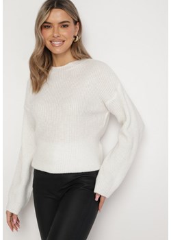 Biały Sweter Dzianinowy Kuzze ze sklepu Born2be Odzież w kategorii Swetry damskie - zdjęcie 164730499