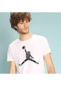 WOOOP Koszulka &quot;Space Dunk&quot; w kolorze białym ze sklepu Limango Polska w kategorii T-shirty męskie - zdjęcie 164748998