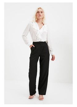 trendyol Spodnie w kolorze czarnym ze sklepu Limango Polska w kategorii Spodnie damskie - zdjęcie 164753728