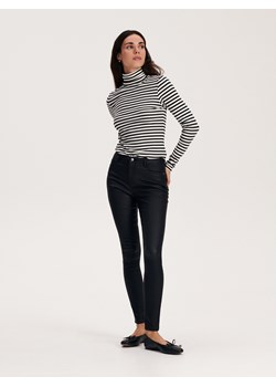 Reserved - Woskowane spodnie push up - czarny ze sklepu Reserved w kategorii Spodnie damskie - zdjęcie 164874387