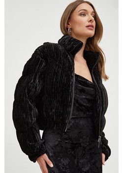Guess kurtka damska kolor czarny zimowa ze sklepu ANSWEAR.com w kategorii Kurtki damskie - zdjęcie 164892805
