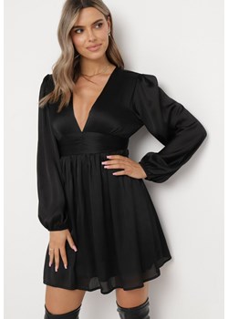 Czarna Rozkloszowana Sukienka Mini z Trójkątnym Dekoltem Ponloka ze sklepu Born2be Odzież w kategorii Sukienki - zdjęcie 164904437