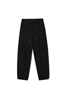 Cropp - Czarne spodnie cargo - czarny ze sklepu Cropp w kategorii Spodnie damskie - zdjęcie 164907165