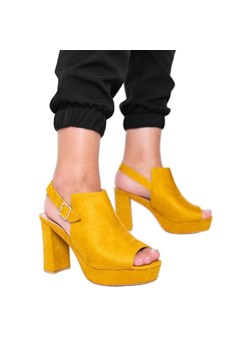 Musztardowe sandały na słupku Lordly żółte ze sklepu ButyModne.pl w kategorii Sandały damskie - zdjęcie 164909809